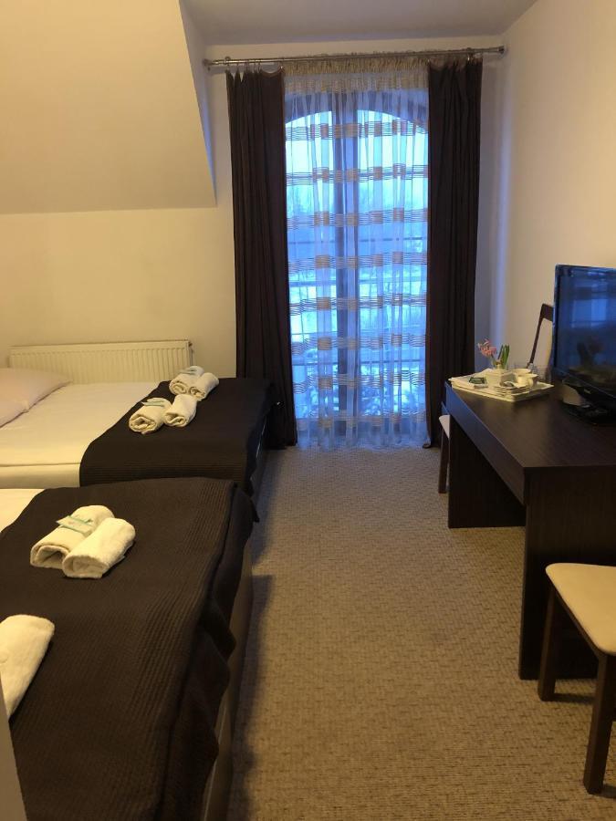 Rezydencja Szmaragdowy Ogrod Hotel Konstantynow Lodzki Ngoại thất bức ảnh