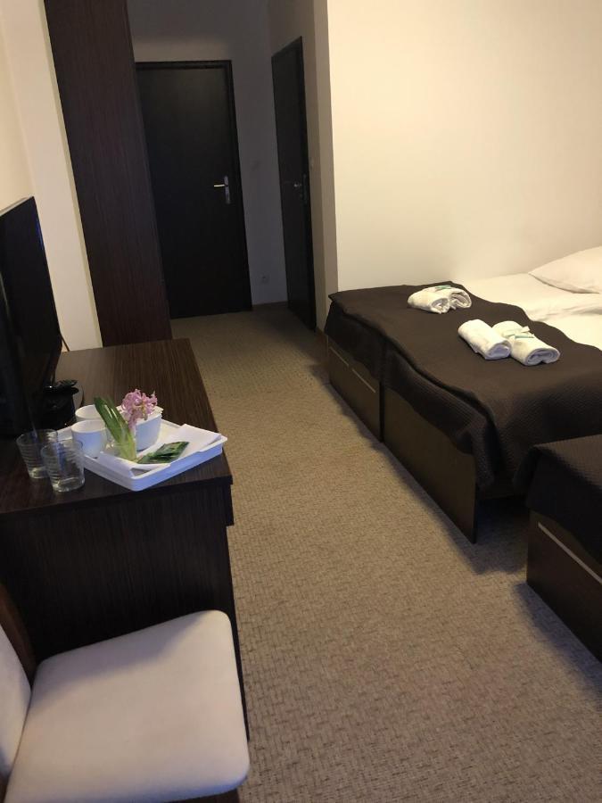 Rezydencja Szmaragdowy Ogrod Hotel Konstantynow Lodzki Ngoại thất bức ảnh