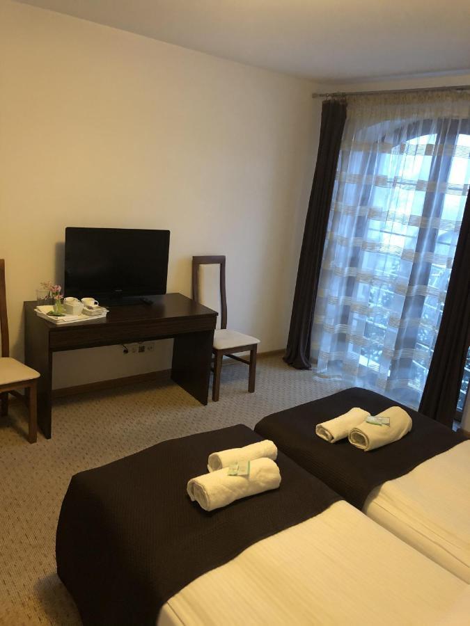 Rezydencja Szmaragdowy Ogrod Hotel Konstantynow Lodzki Ngoại thất bức ảnh