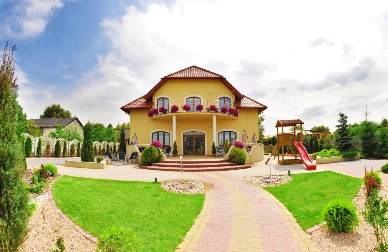 Rezydencja Szmaragdowy Ogrod Hotel Konstantynow Lodzki Ngoại thất bức ảnh
